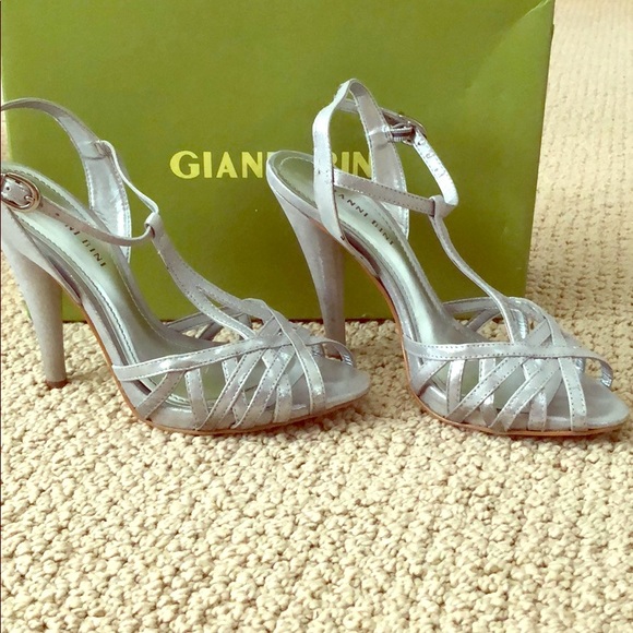 Gianni Bini Silver Heels - Picture 1 of 4